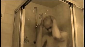 Reproduzir The gunge headshave 3 lavando meu cabelo loiro