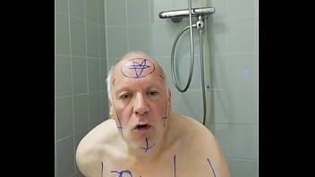 Abspielen Satanssklave bietet sich selbst als Opfer an