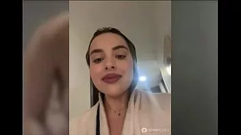 Abspielen Alisoncraft Stripchat, tocándose mientras se baña