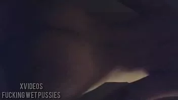 Afspelen Tiener met een strak poesje berijdt een grote lul