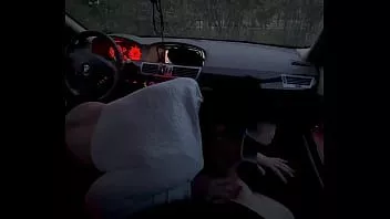 Riproduci Bj break in macchina con la mia migliore amica sorella
