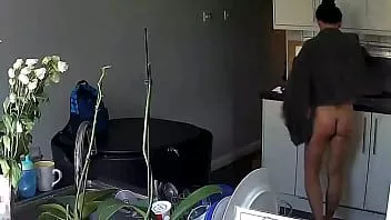 播放 洗完澡后赤身裸体地走来走去，给自己擦毛巾，监视乌克兰的摩洛伊斯兰解放阵线