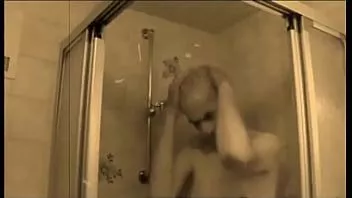 Abspielen Der Gunge Headshave 3 wäscht meine blonden Haare