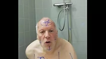 Abspielen Satanssklave bietet sich selbst als Opfer an