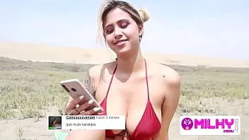 play Tette enormi sulla spiaggia, lei è arrapata e vuole il mio cazzo.