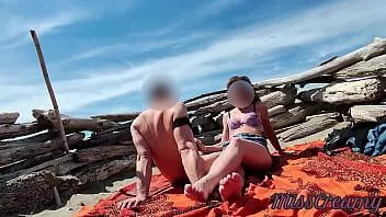 play Żona ekshibicjonistka na świeżym powietrzu amatorska mamuśka ręczna robota wielki kutas na plaży nagości publicznie przed podglądaczem z wytryskiem - misscreamy