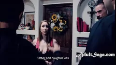 Riproduci I poliziotti catturano il patrigno che fa sesso hardcore con la figliastra adolescente bruna
