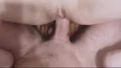 Afspelen Onderdanige tiener wordt verrukt in intense thuisvideo