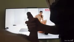 চালান বড় টাইটেড মিলফ পর্নো দেখার সময় বড় মোরগকে তীব্র ব্লজব দেয়