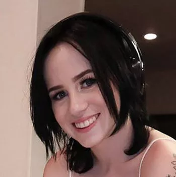 قناة Remi Jones